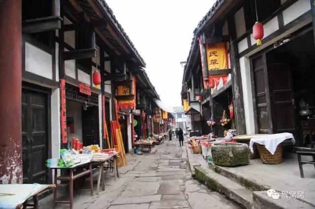 2400万粉丝博主“南翔不爱吃饭”,来驻马店推介有2700年历史的棠溪宝剑